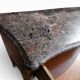 Commode en bois de plaquage, marbre et bronze - Style Louis XV.