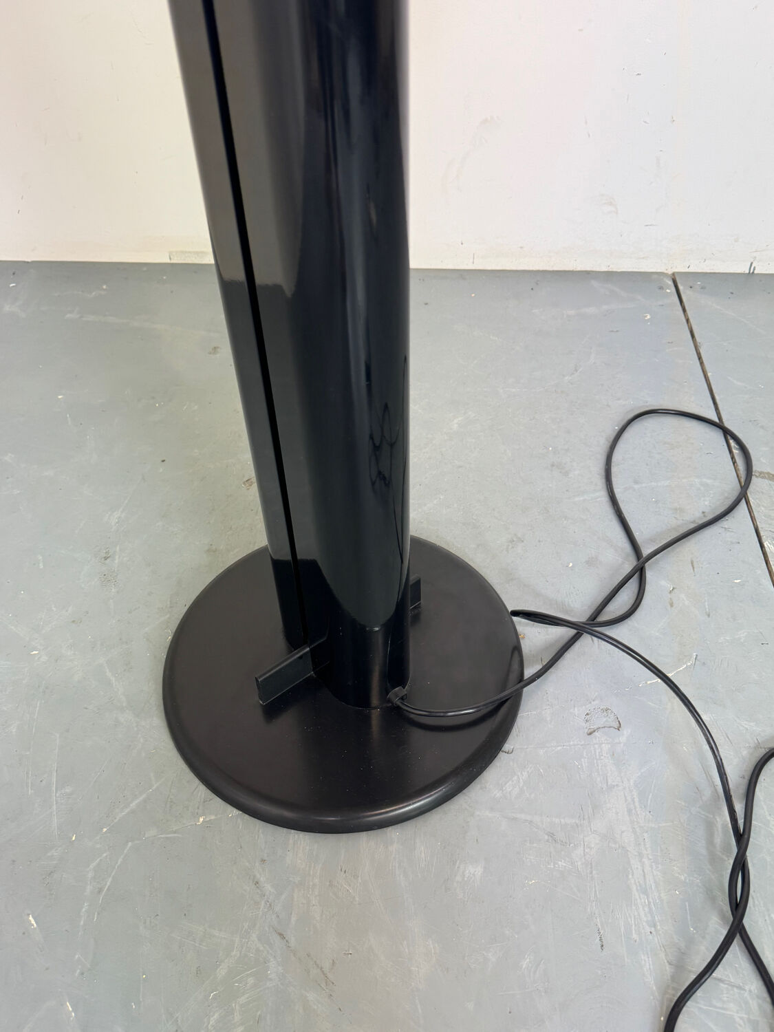 Italian iconic black Artemide Megaron uplighter floor lamp 1980s