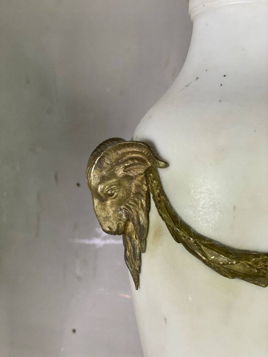 Pair of vases in white statuary marble, gilt bronze, circa 1900