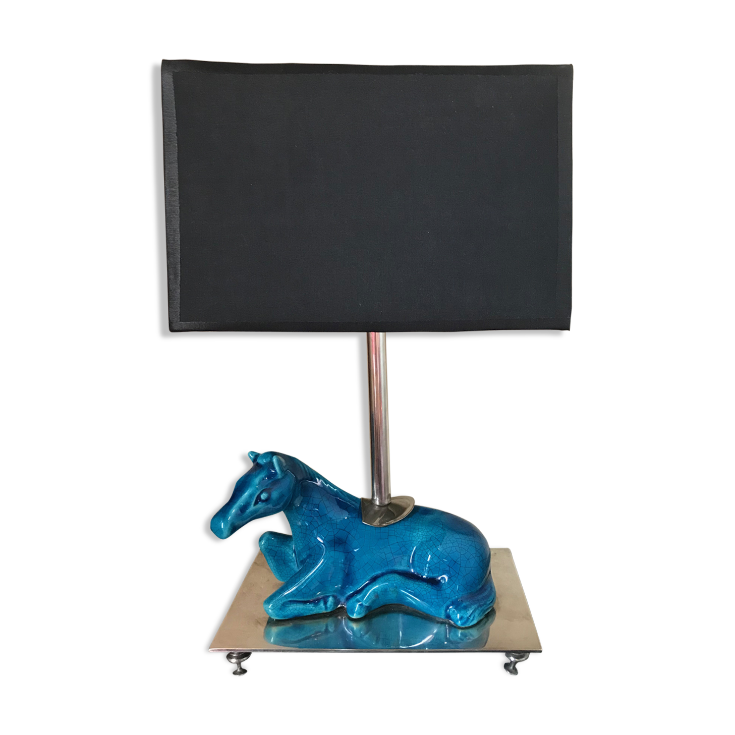 Cracked ceramic horse lamp