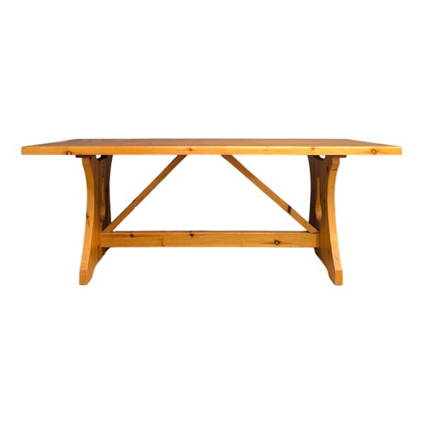 Table en pin style chalet