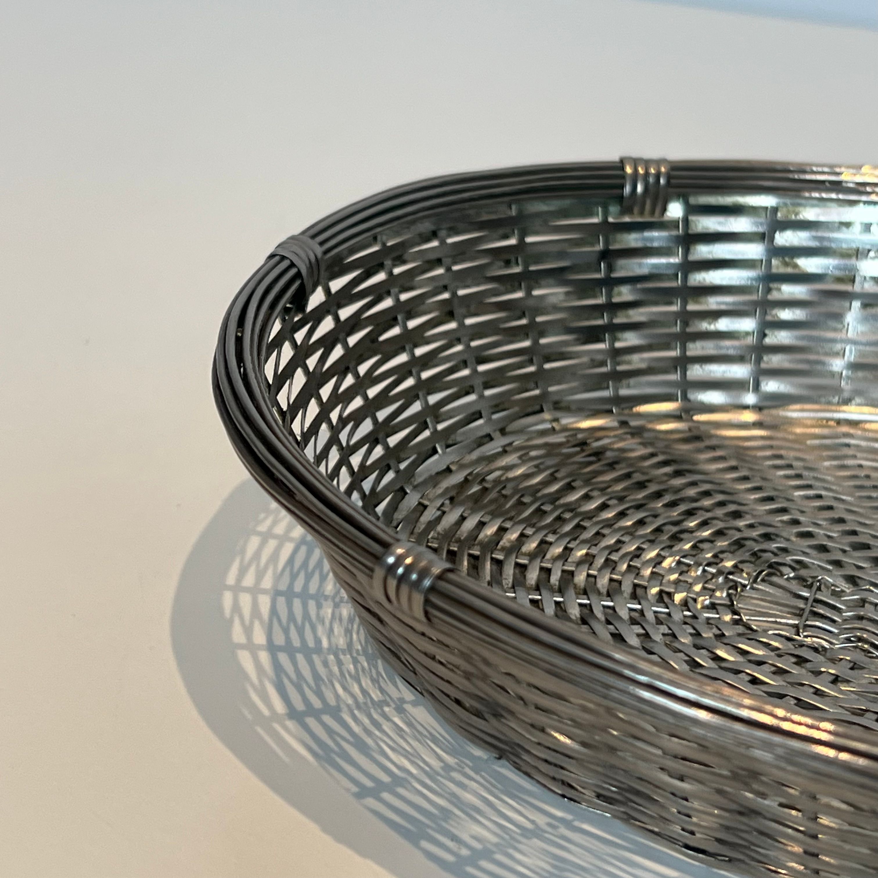 Bowl / pocket tray made of silver-plated wire
