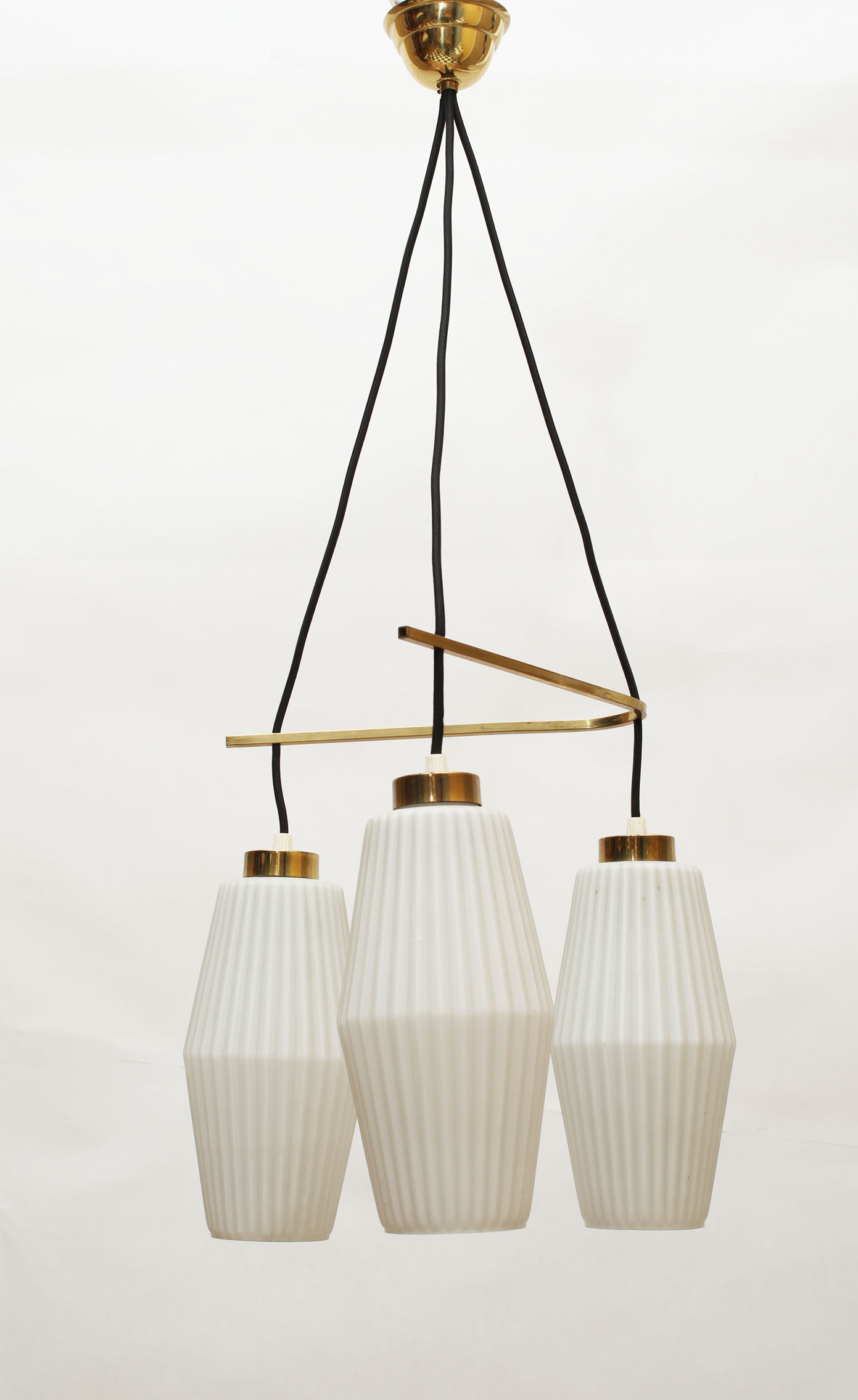 1950s Italian triangle lamp in brass and opalglass