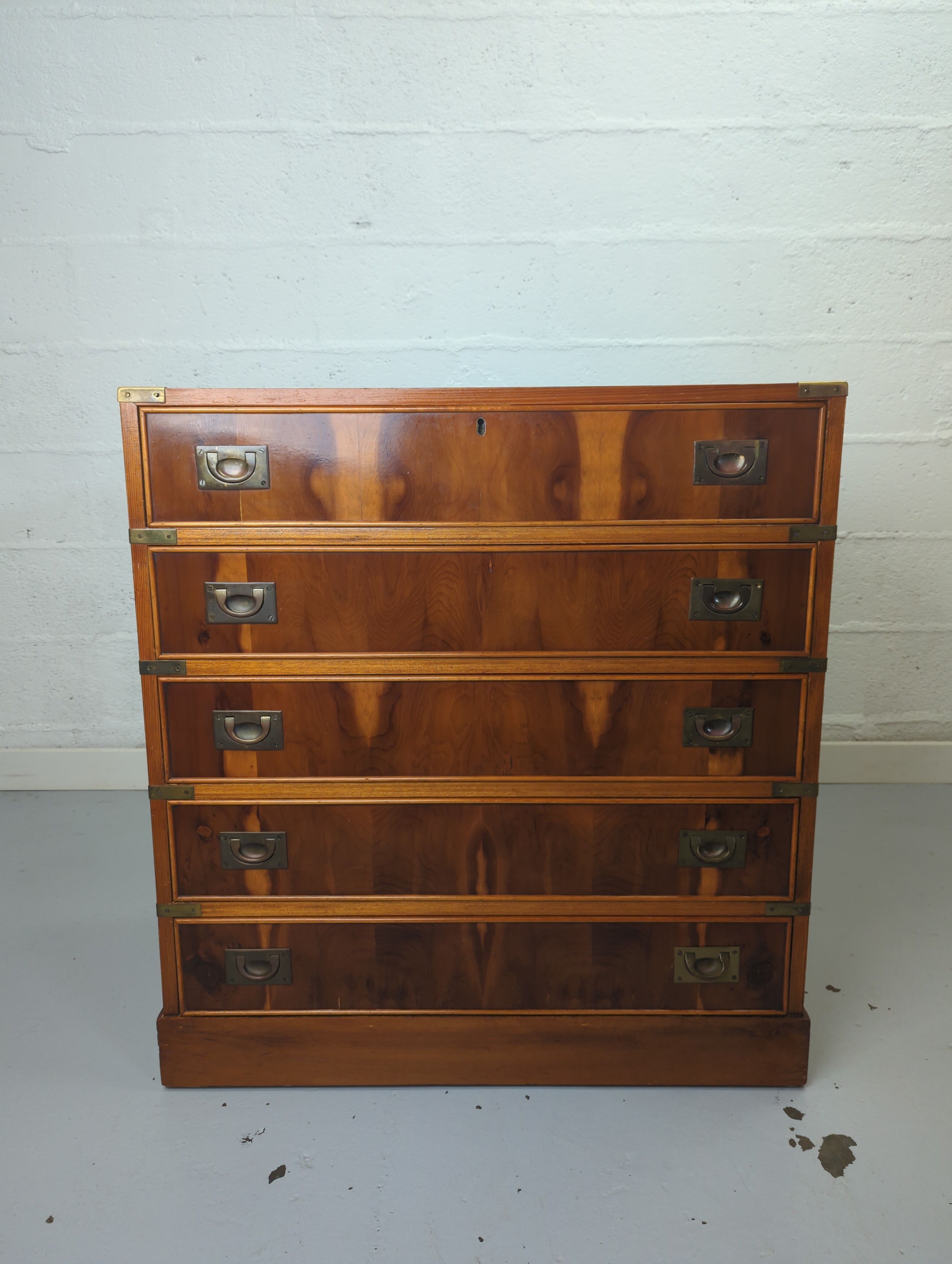 Commode marine secretary