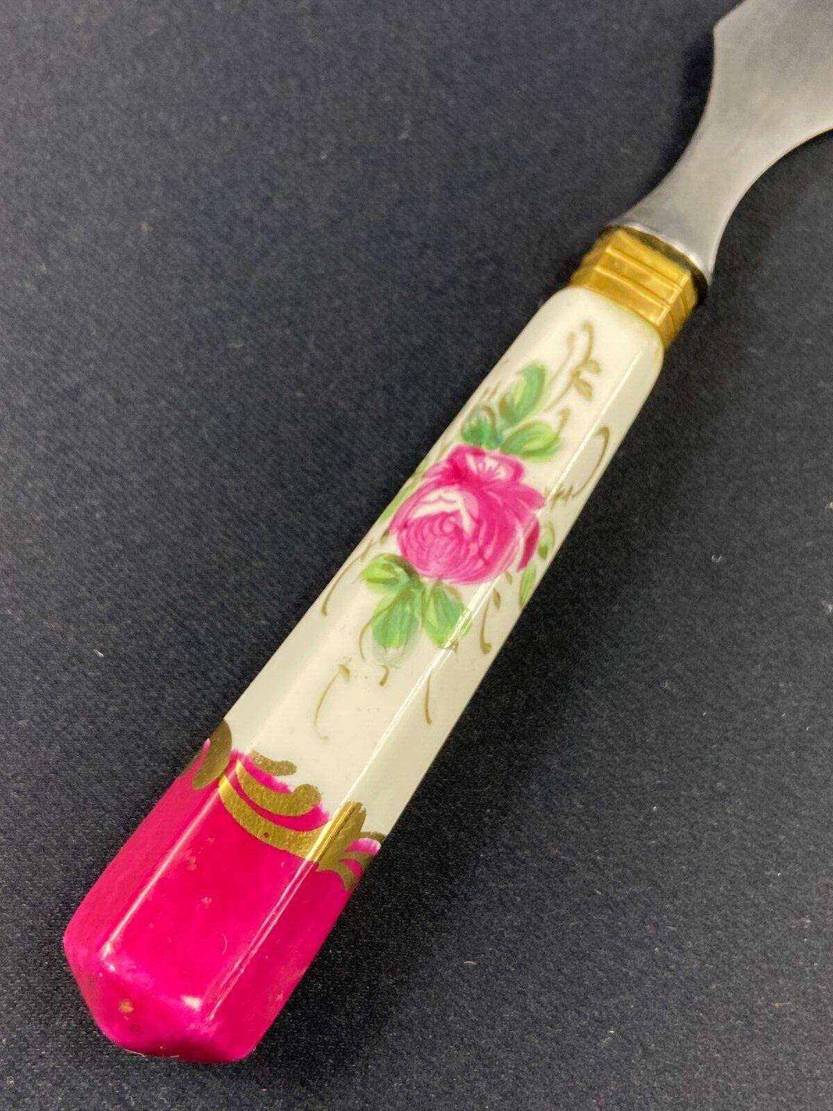 Couteau à beurre avec manche en porcelaine de style Louis XV