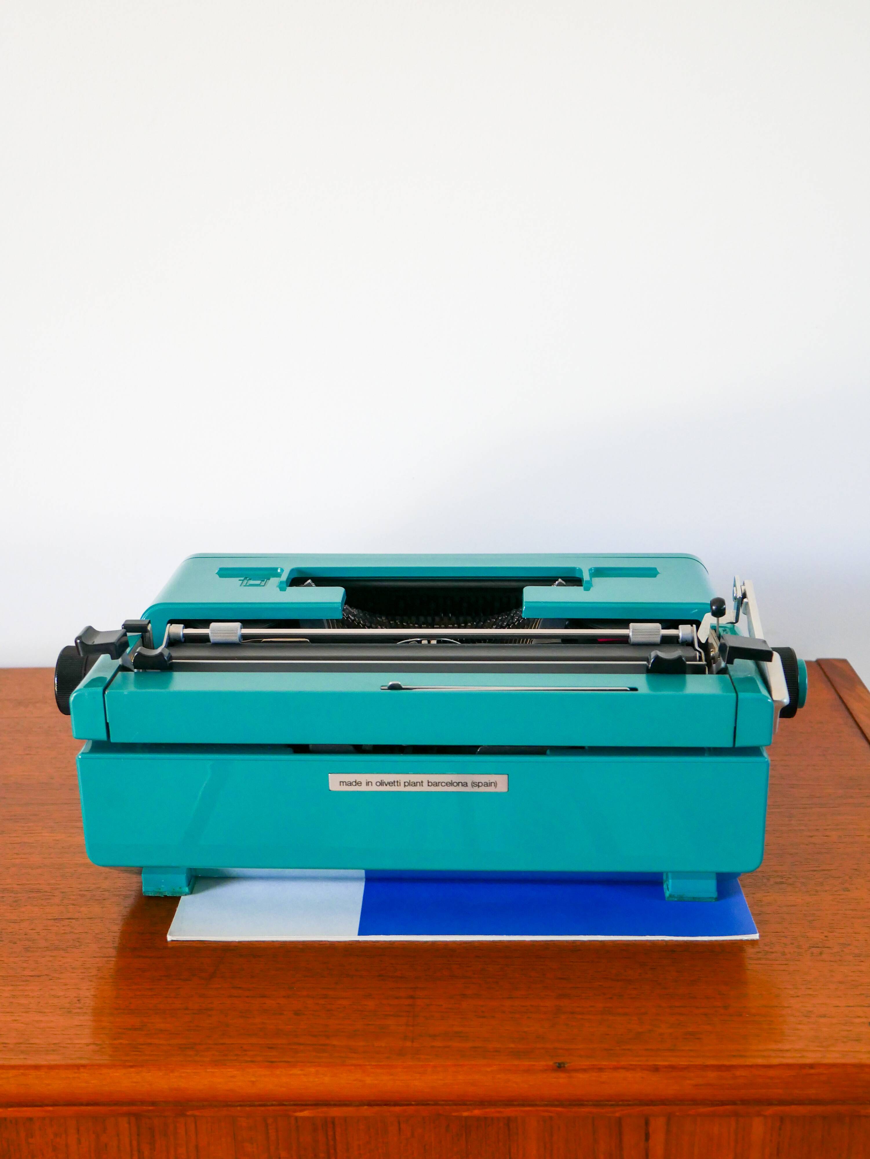 Olivetti typewriter, Studio 45, Electric Blue, with accessories, 1970