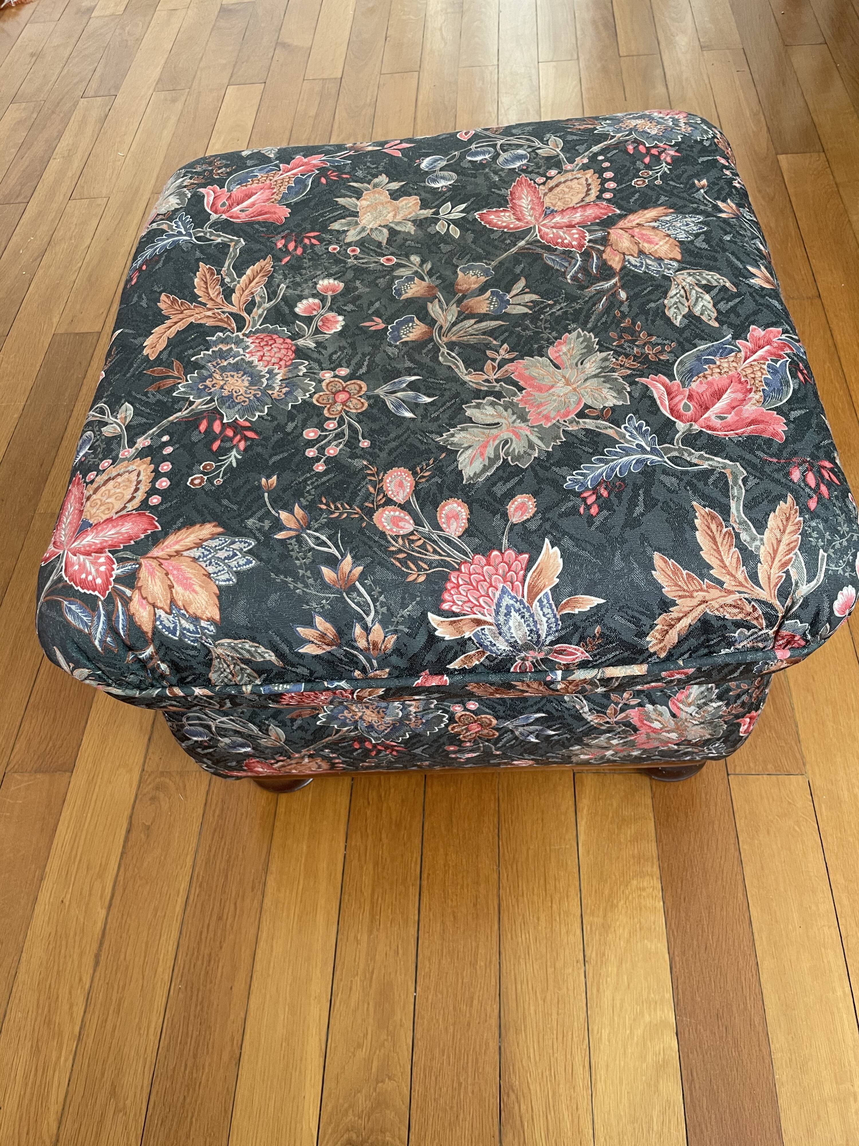 Pouf or piece of vintage sofa