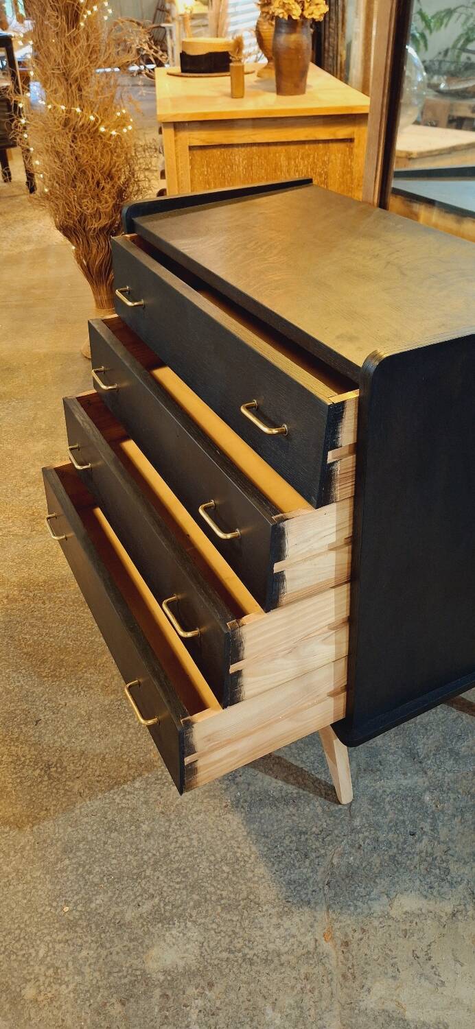 Vintage chest of drawers