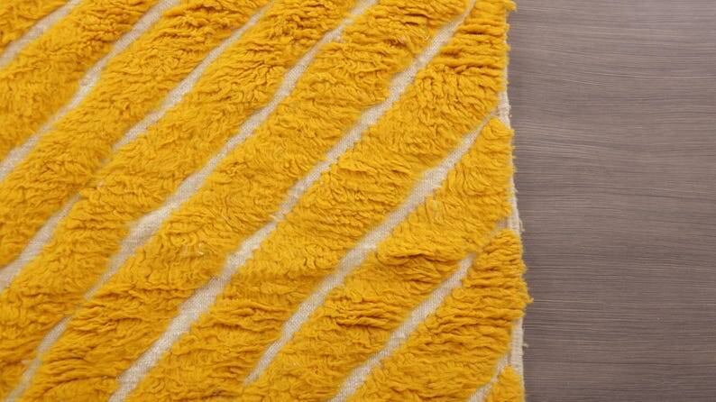 Ecru Moroccan rug with geometric patterns 250cm x 150cm