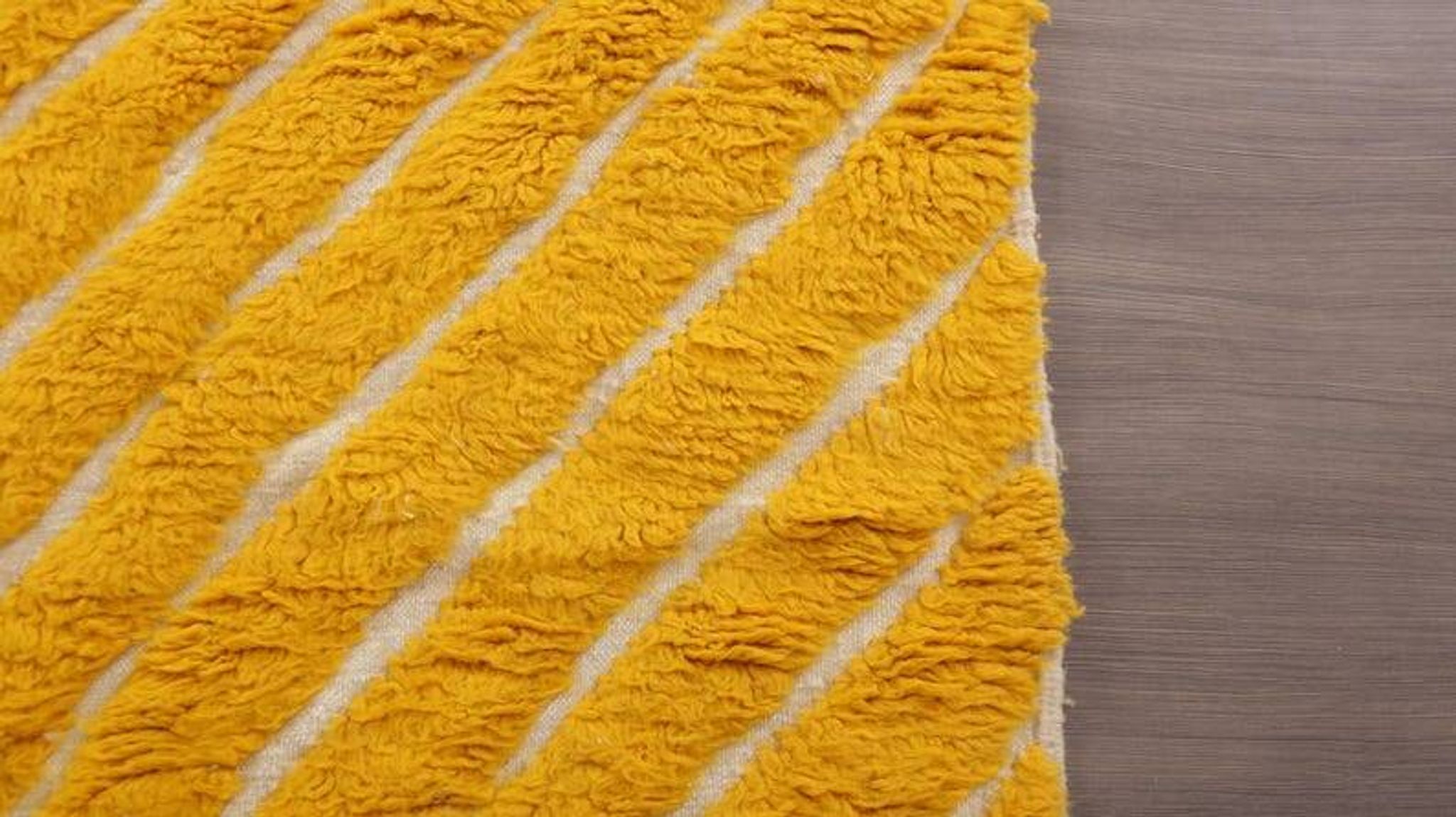Ecru Moroccan rug with geometric patterns 250cm x 150cm