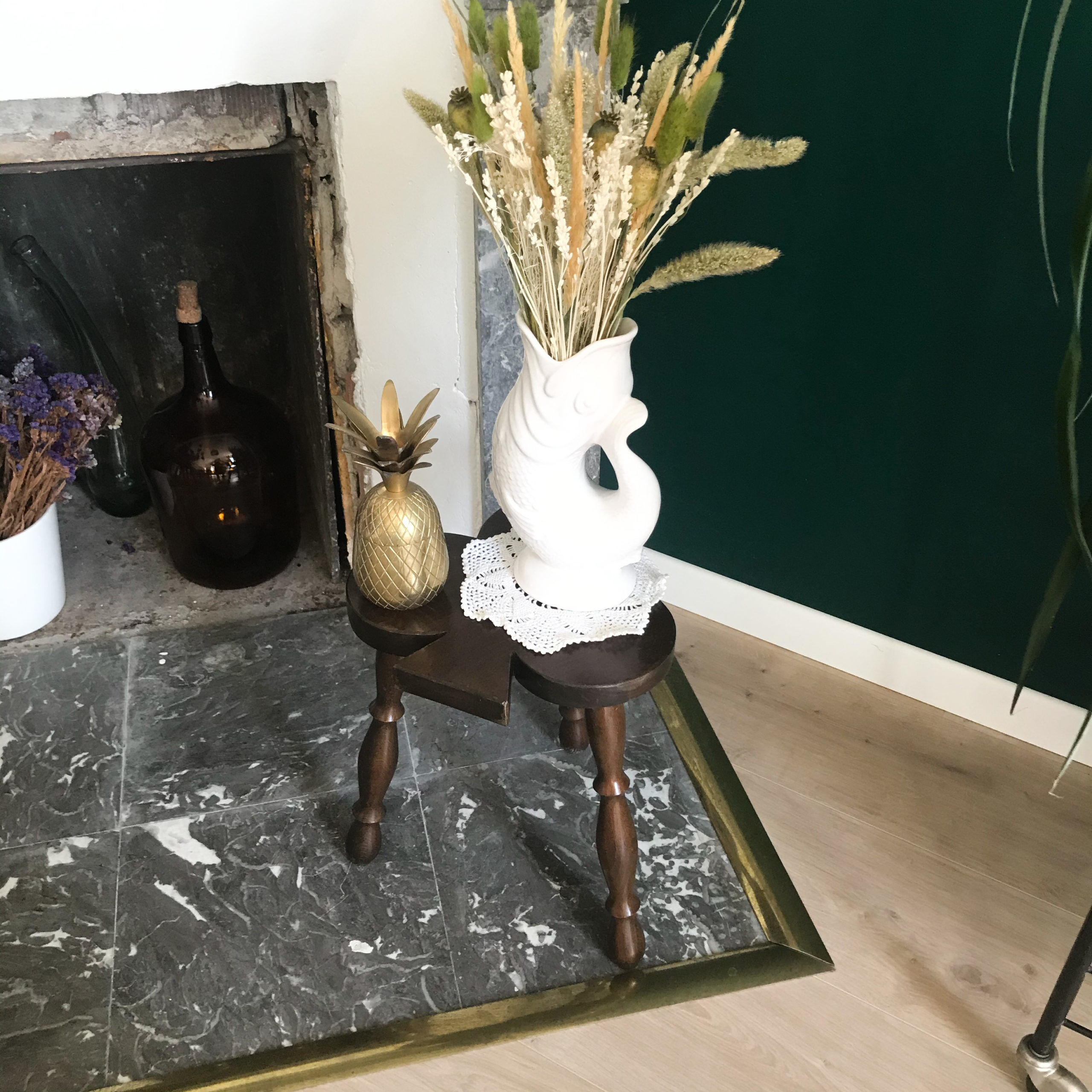 Tabouret tripode trèfle