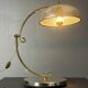 Lampe de table sculpturale ajustable des années 1960 avec abat-jour perforé.
