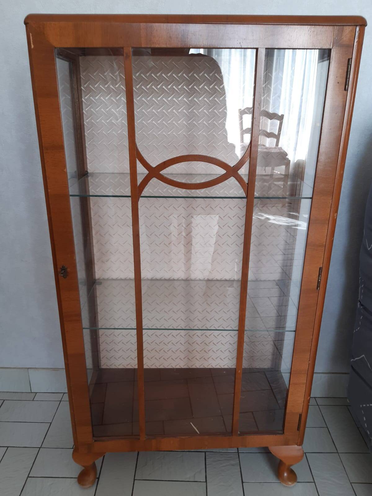 English style display case