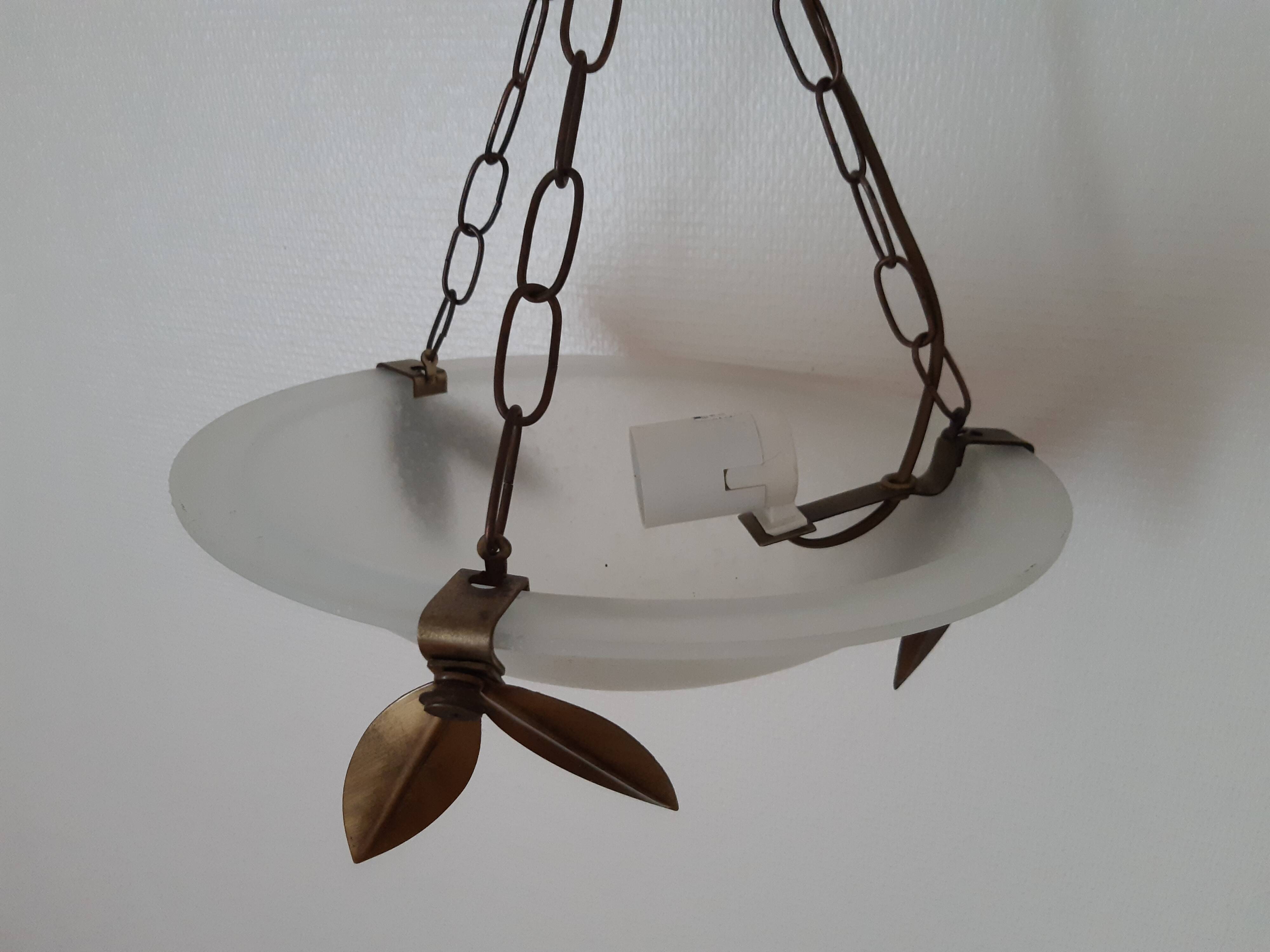 Moulded glass suspension