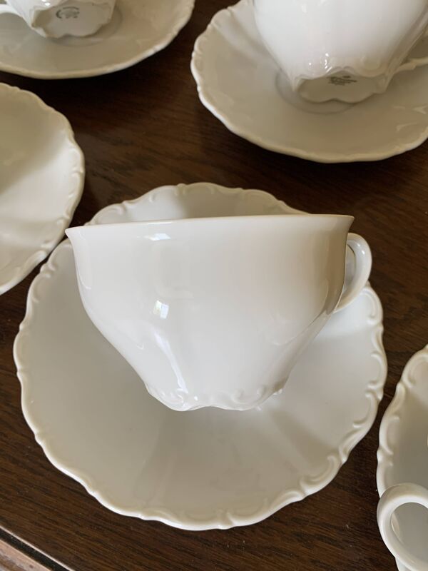 Lot de 11 tasses et 12 soucoupes en porcelaine Seltmann Weiden