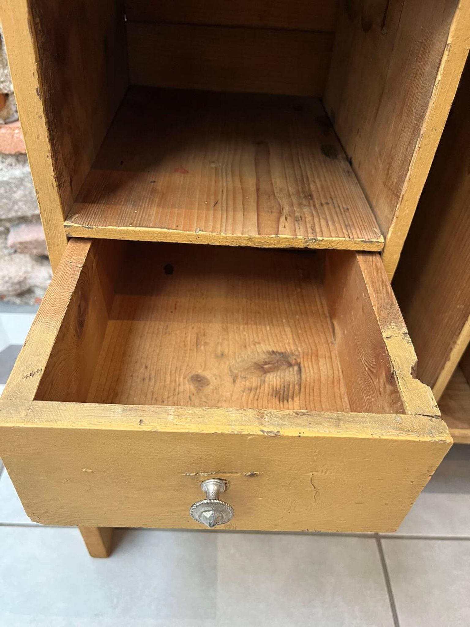 Meuble de métier à casier de tri et tiroirs