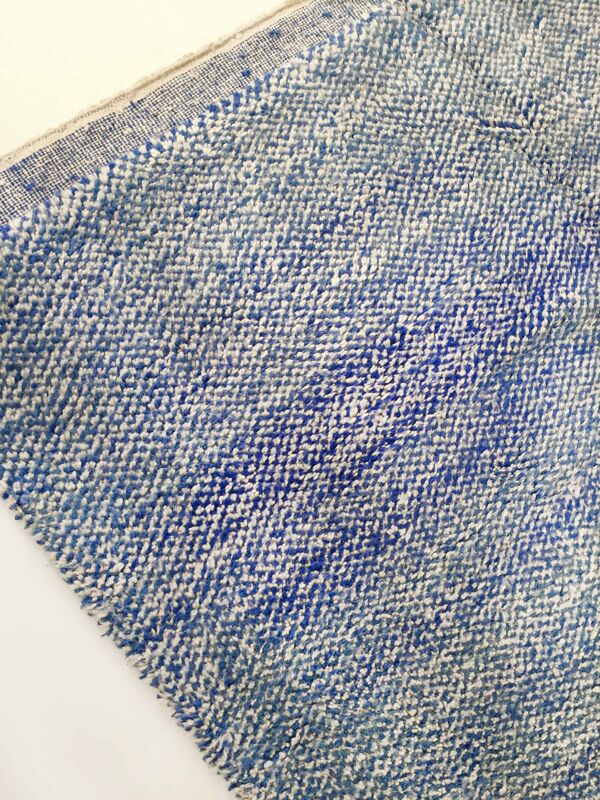 Tapis berbère marocain Beni Ouarain écru et bleu moucheté 305x205cm