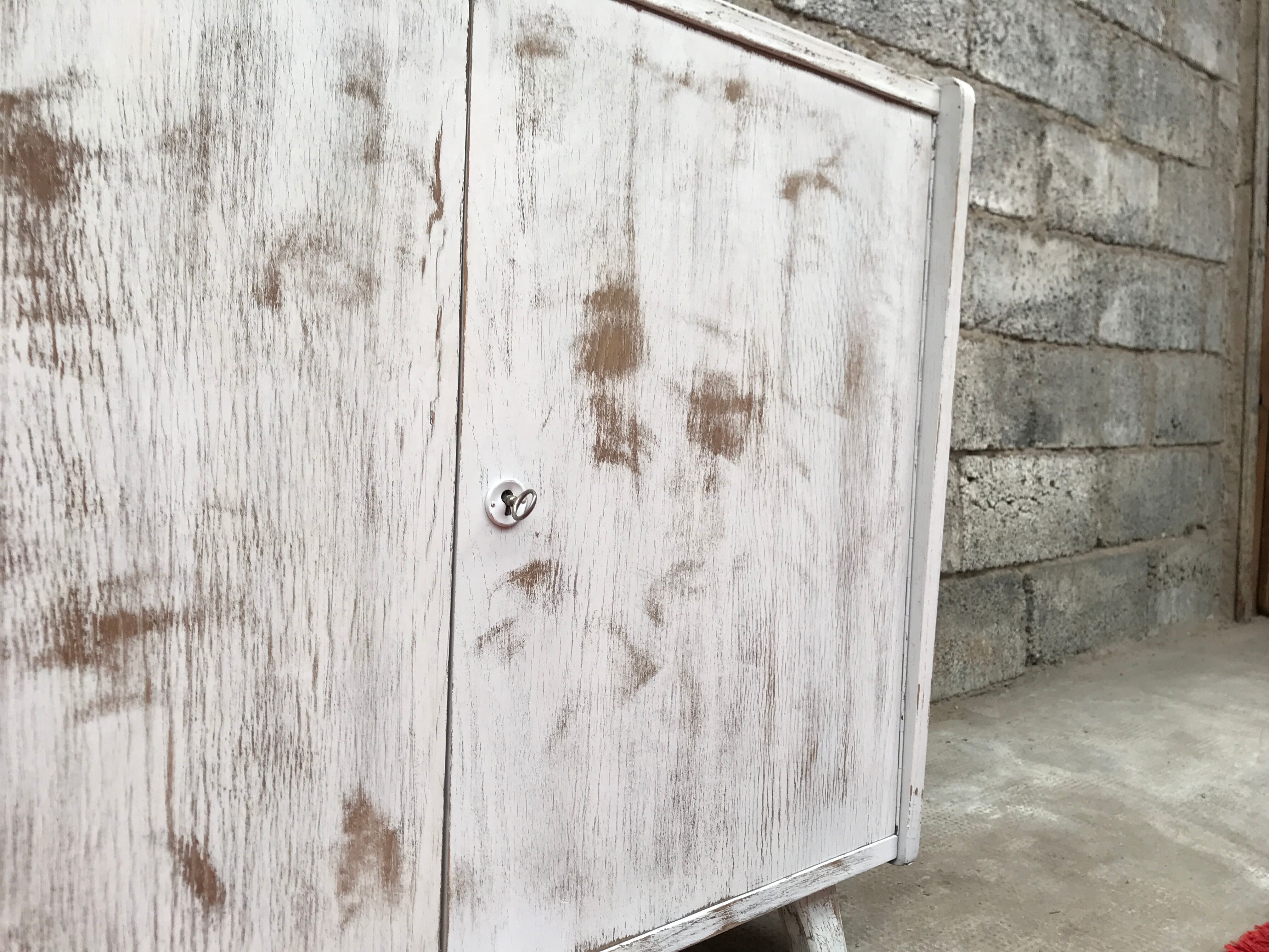 Buffet bahut vintage 1950 pieds compas patine blanche