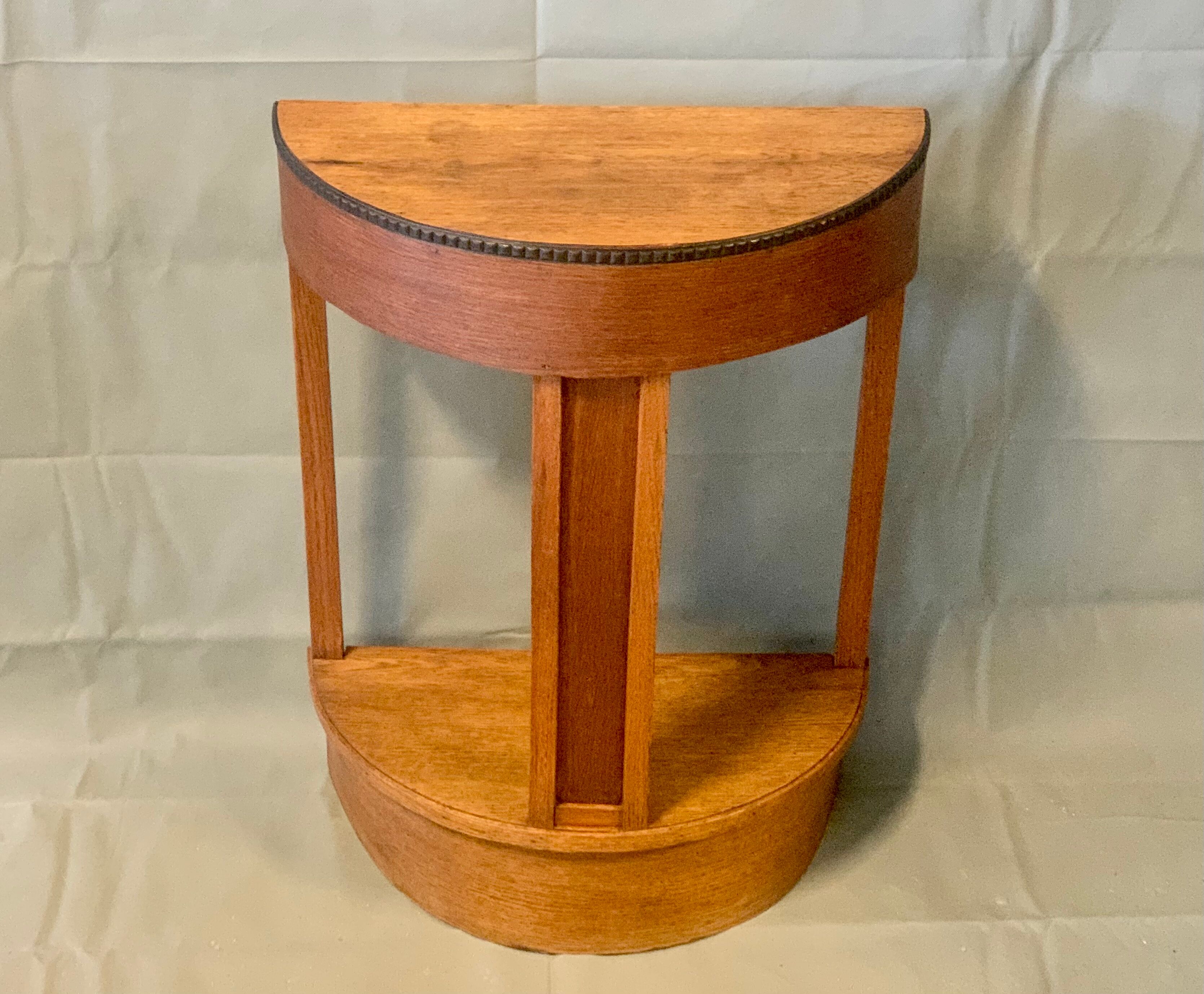 Table d’appoint semi-circulaire en chêne