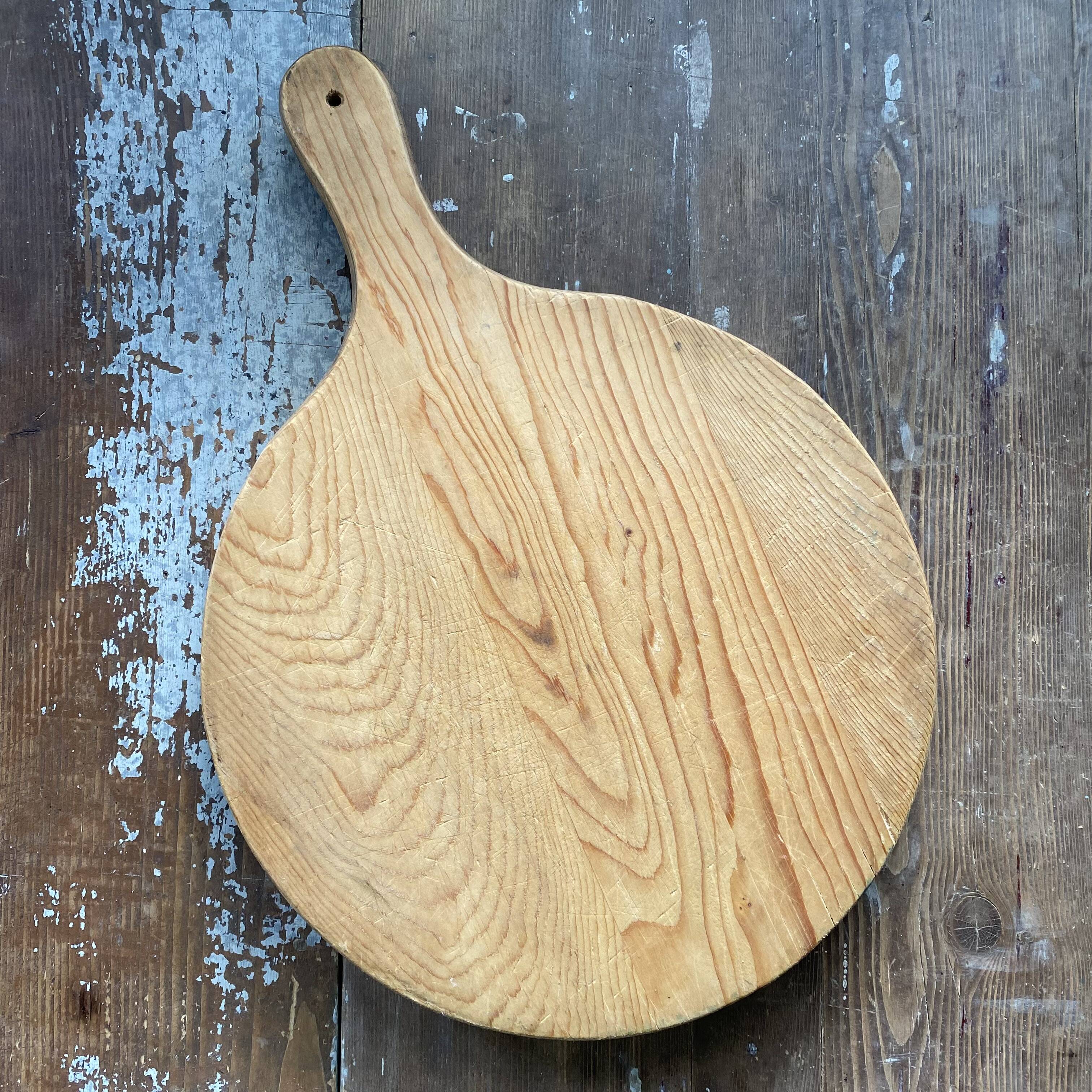 Round cutting board
