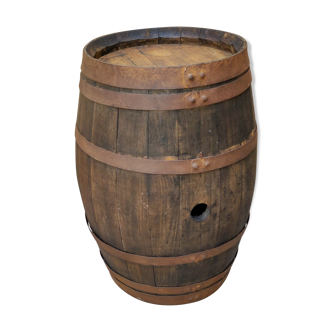 Old barrel in solid oak, early 20th