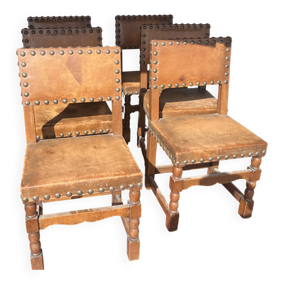 Suite de six chaises de style Renaissance en chene XX siècle