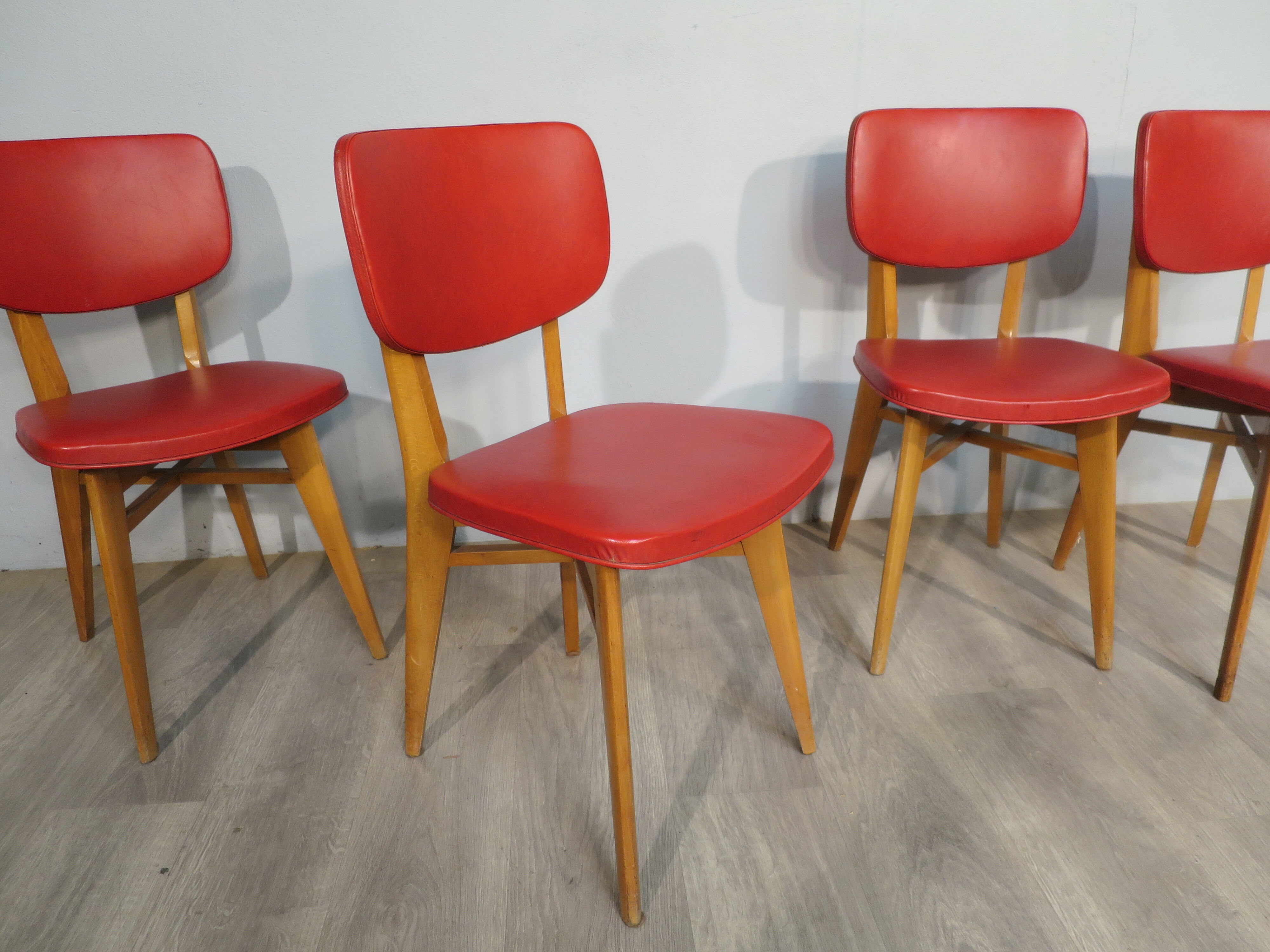Set of 4 vintage chairs in skai