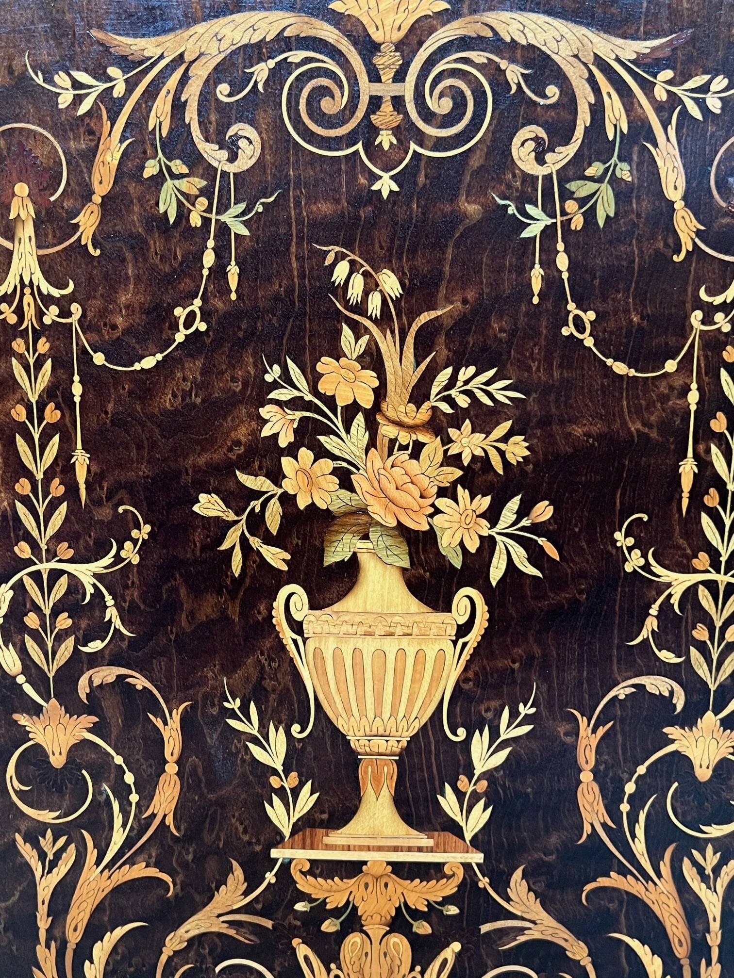 Elegant Napoleon III style commode. Marquetry in precious wood. Gilded bronze, marble top.