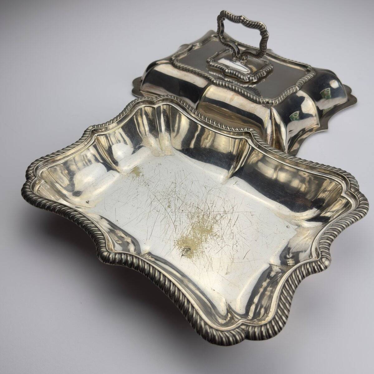 Antique silver-plated serving dish from Sheffield, early 20th century, England.