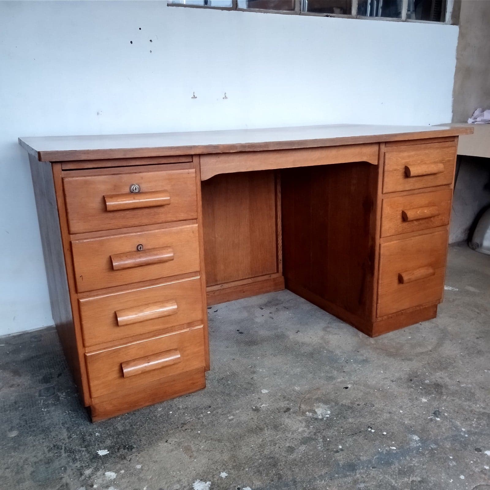 Former desk ex PTT
