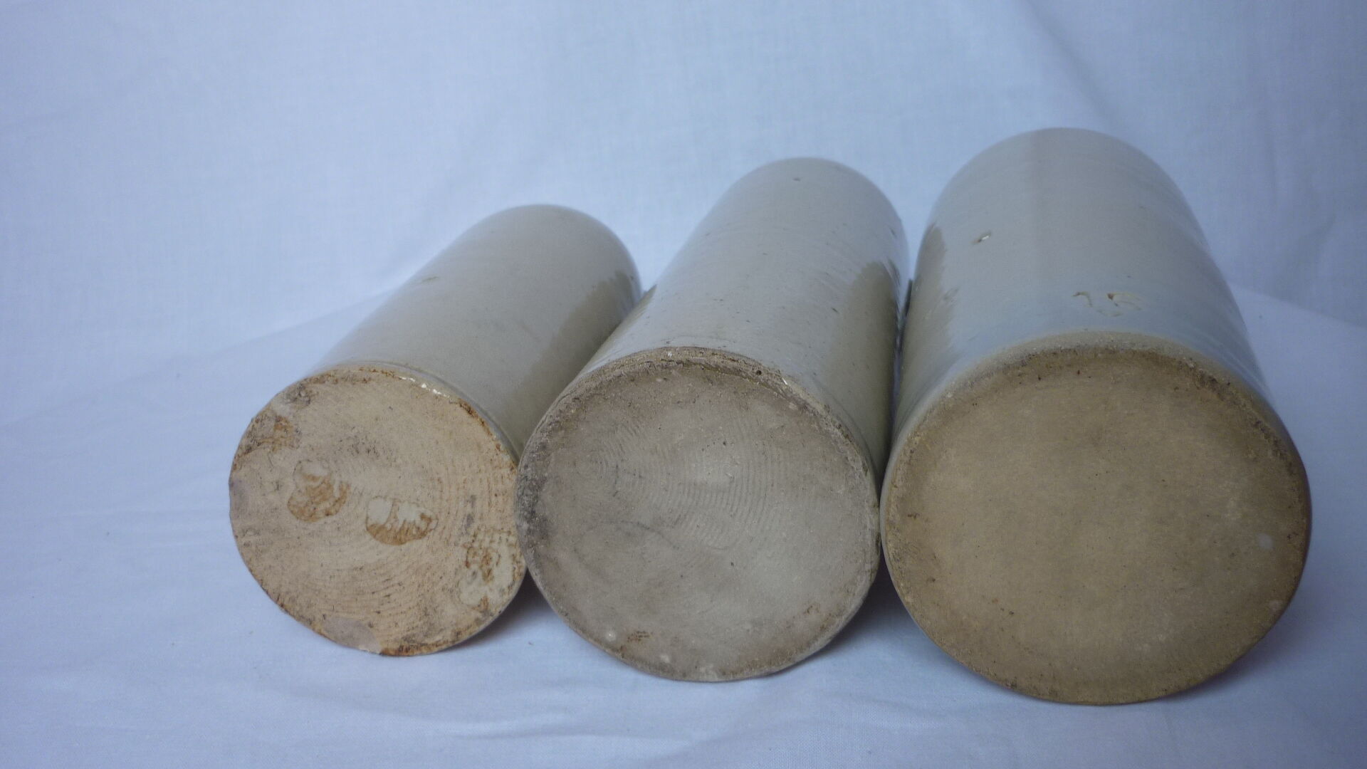 Trio de bouteilles en grès