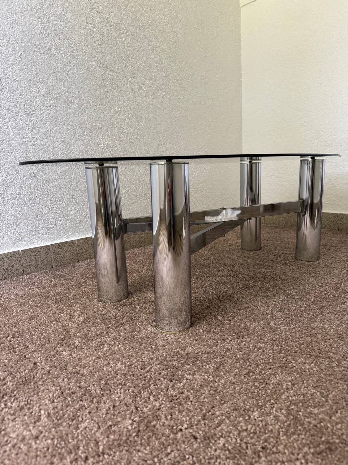 Table basse métal chromé verre fumé années 70