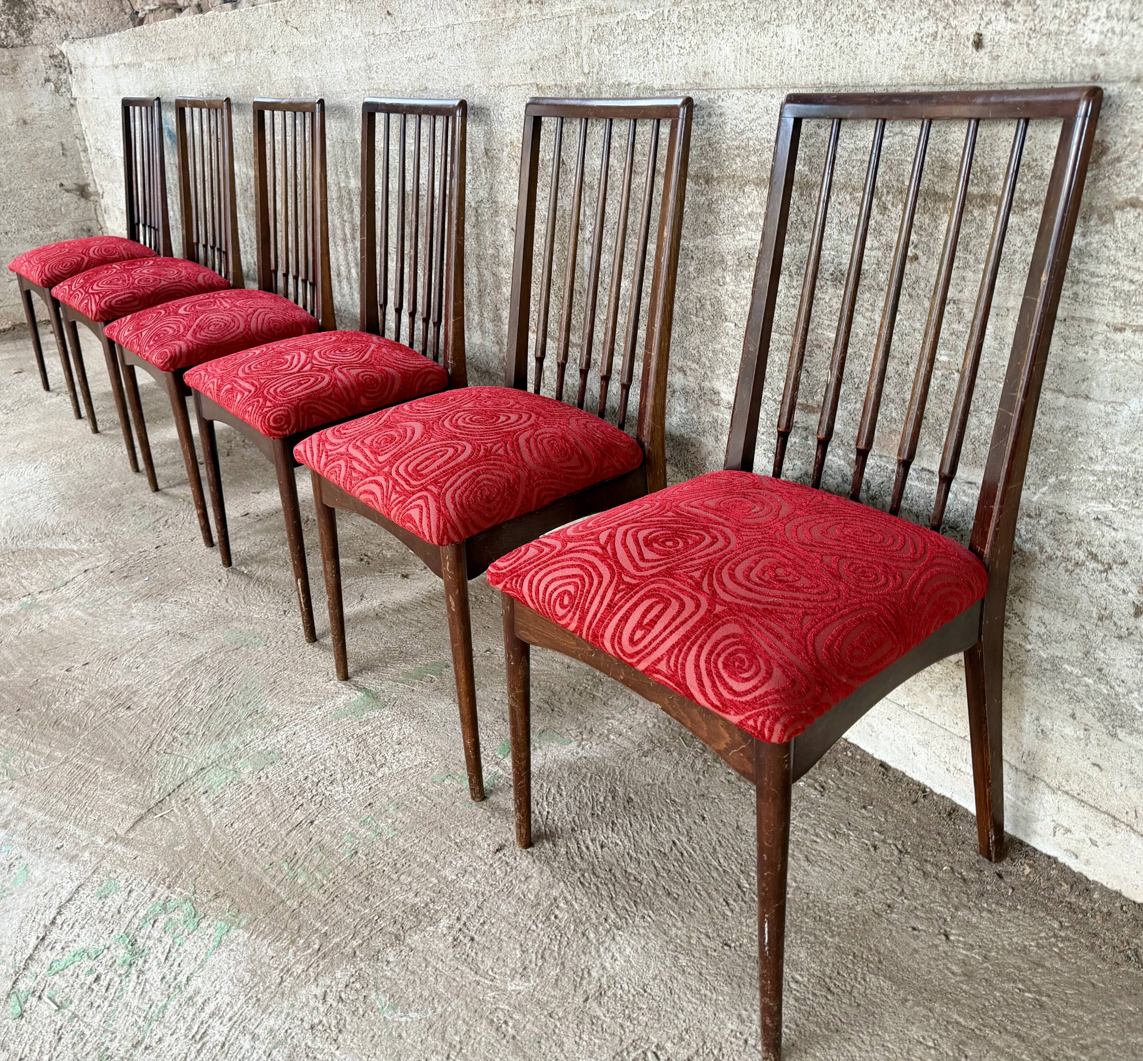Set of 6 vintage wooden chairs – Psychedelic red fabric