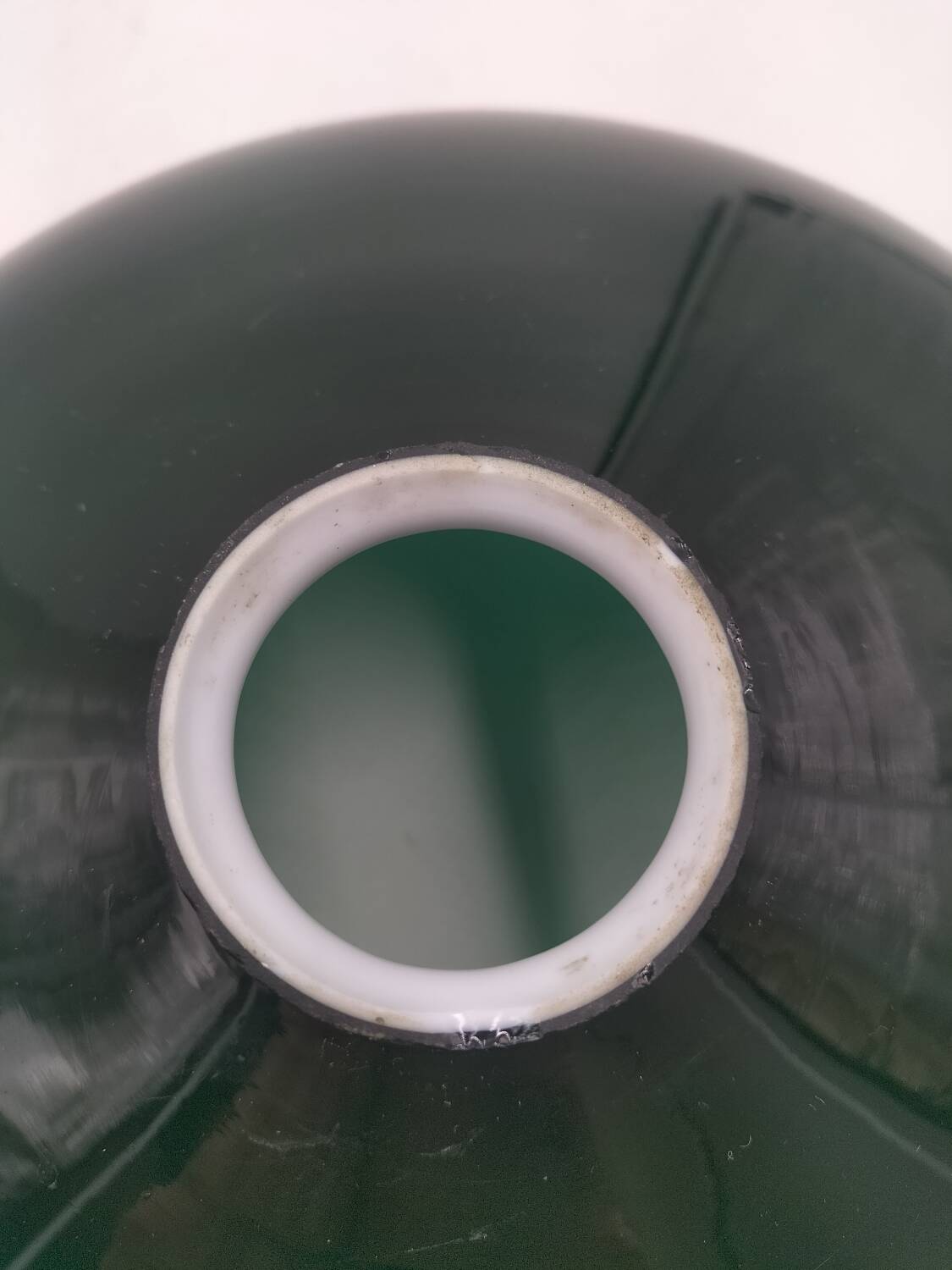 Suspension in green opaline