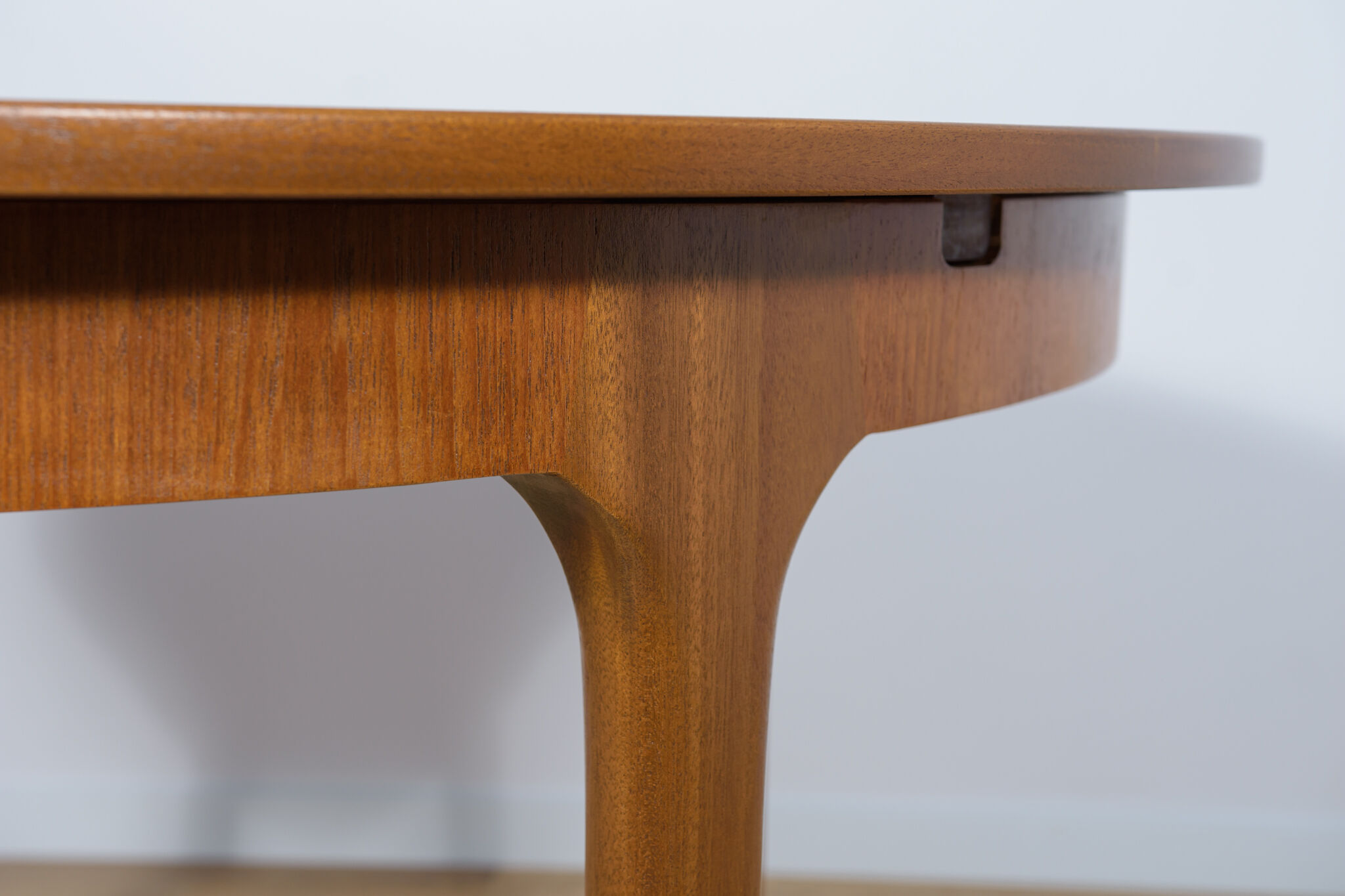 Round Extendable Dining Table from McIntosh, 1960s