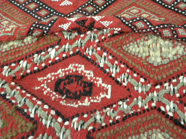 Vintage tapis kilim berbère , tapis  rond , tapis  margoum rouge