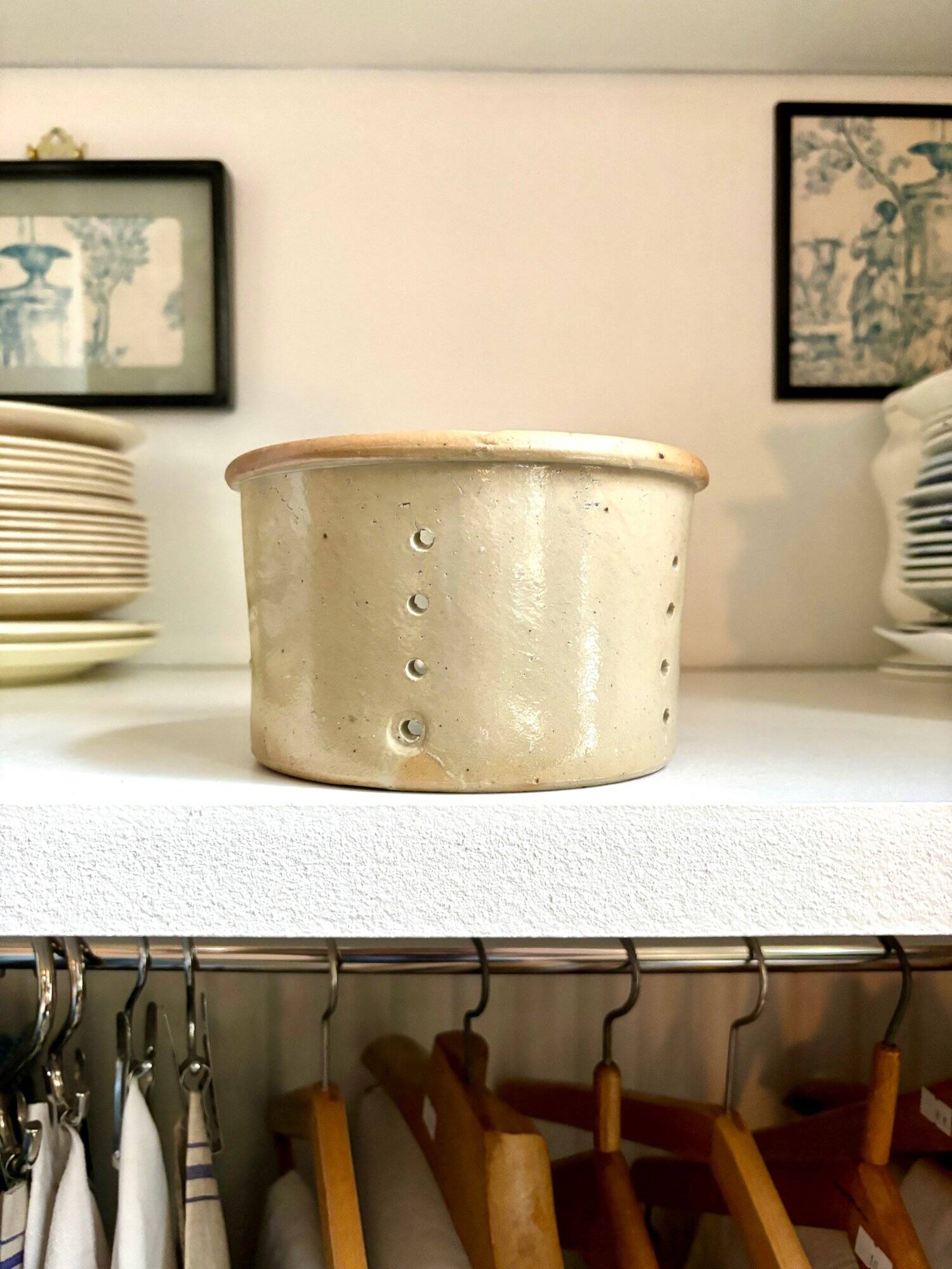 Beige glazed stoneware dish drainer