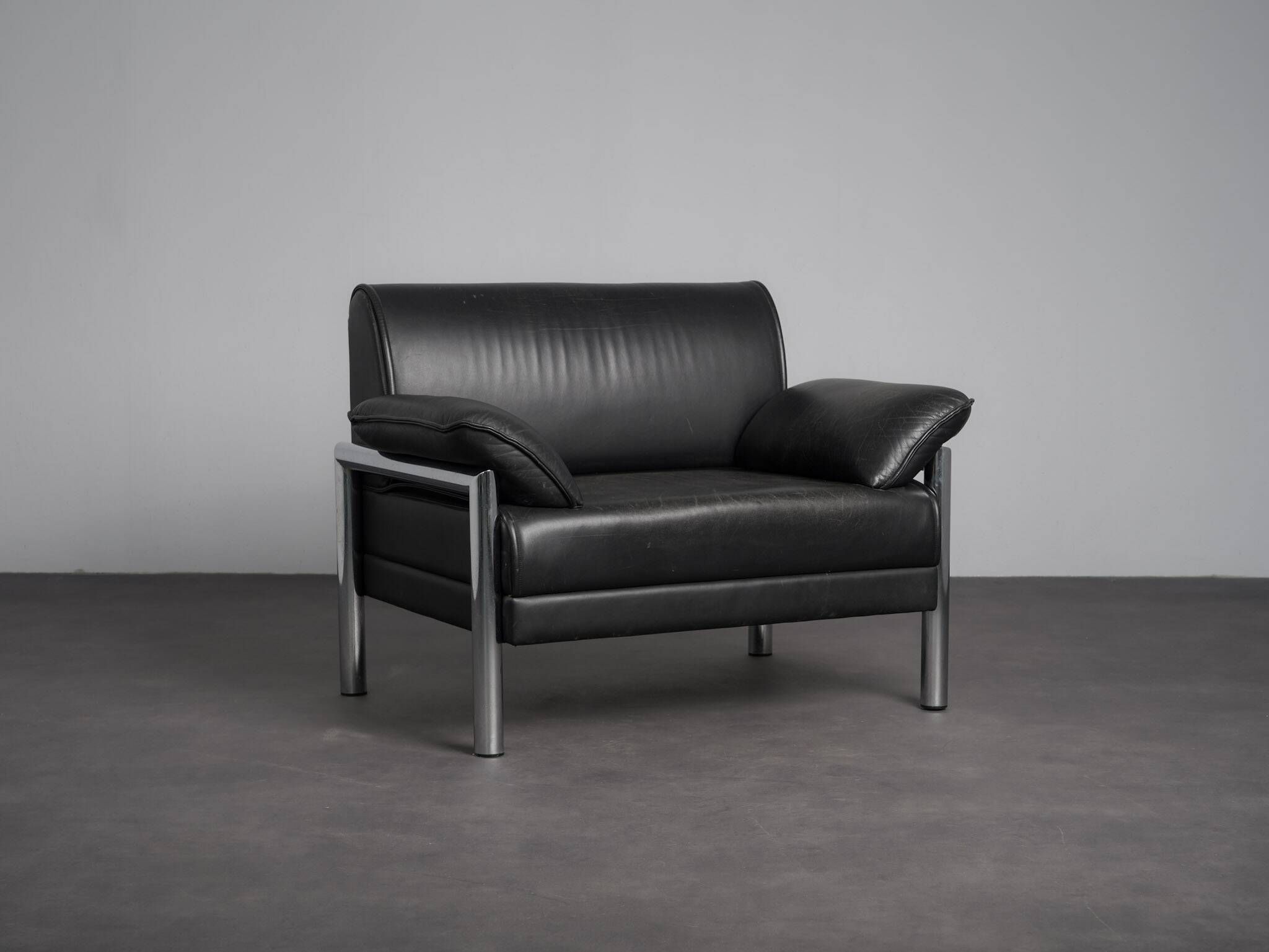 Leather and chrome lounge chair, Italy, 1990s
