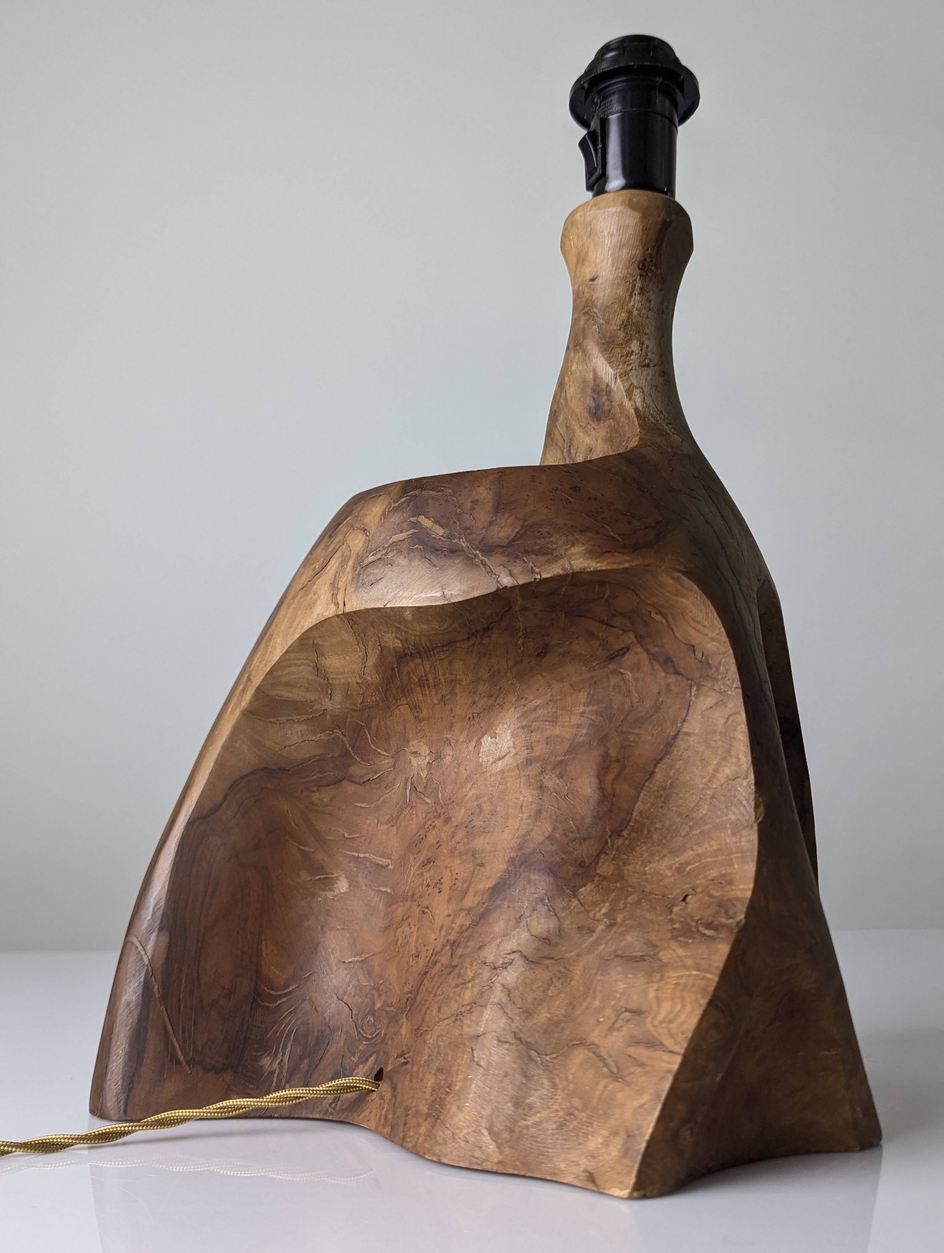 Sculptural table lamp in carved olive wood, organic modern 1970s