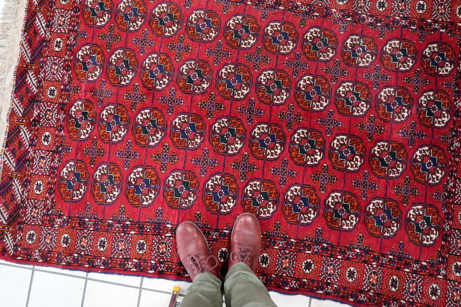 Tapis Vintage Tekke Turkmène Fait Main en Laine – Années 1960 – 126 x 188