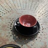 Coffee service composed of 5 cups and saucers in black earthenware and different colored interiors