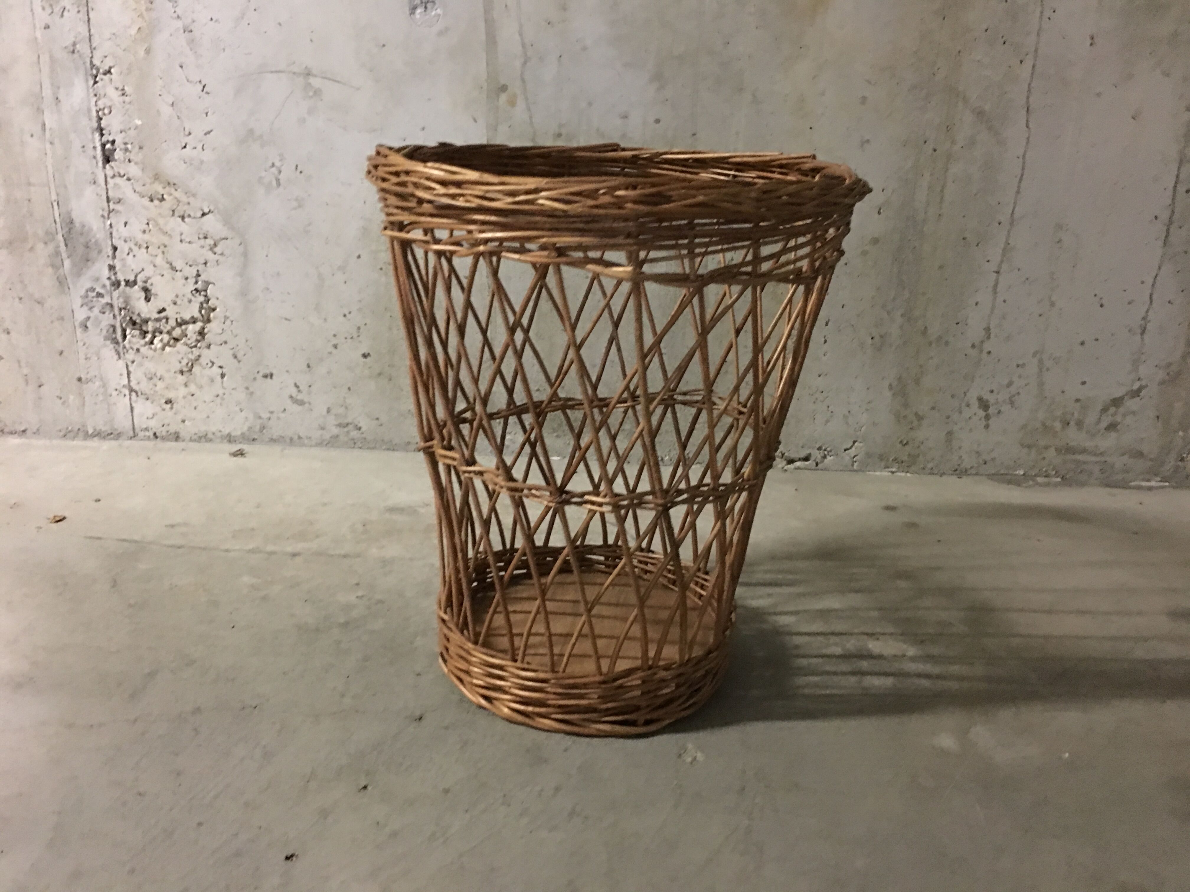 60s rattan basket