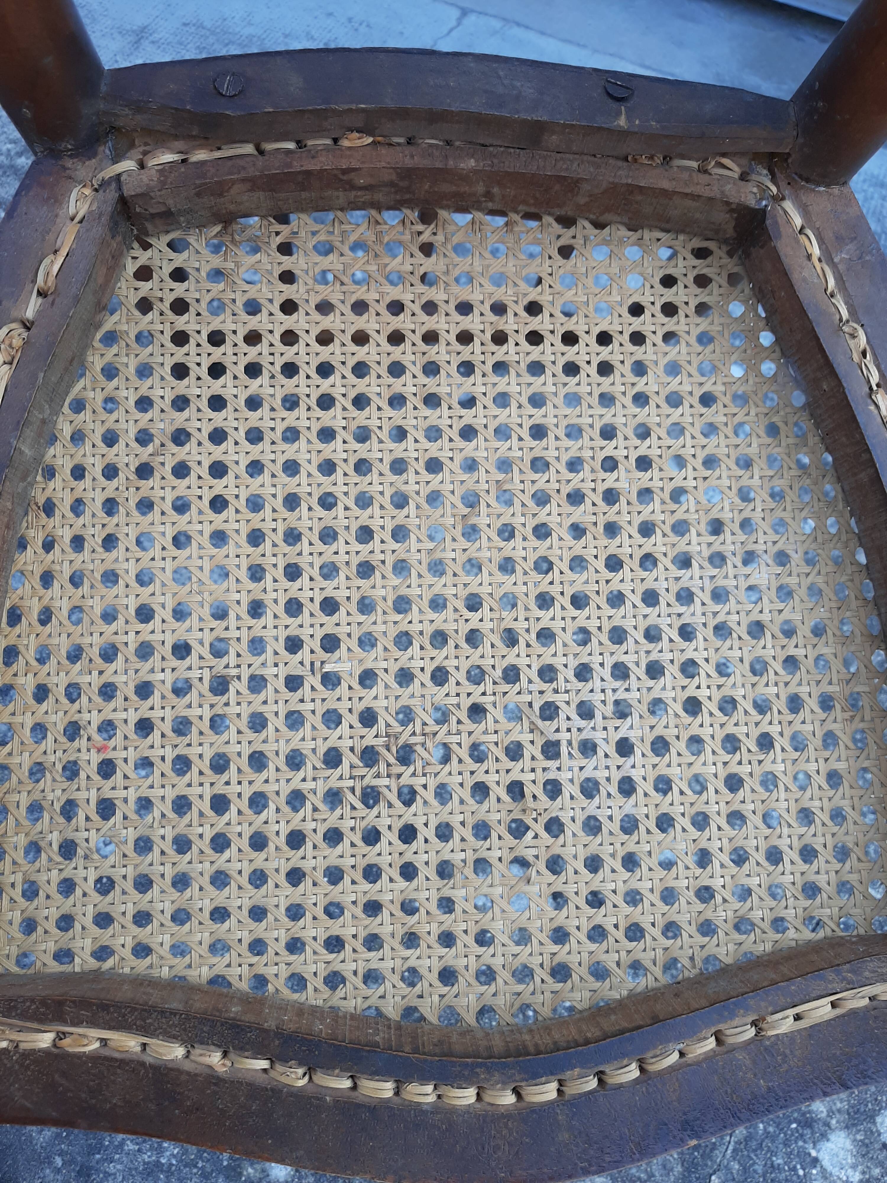 Paire de chaises de bistrot canné
