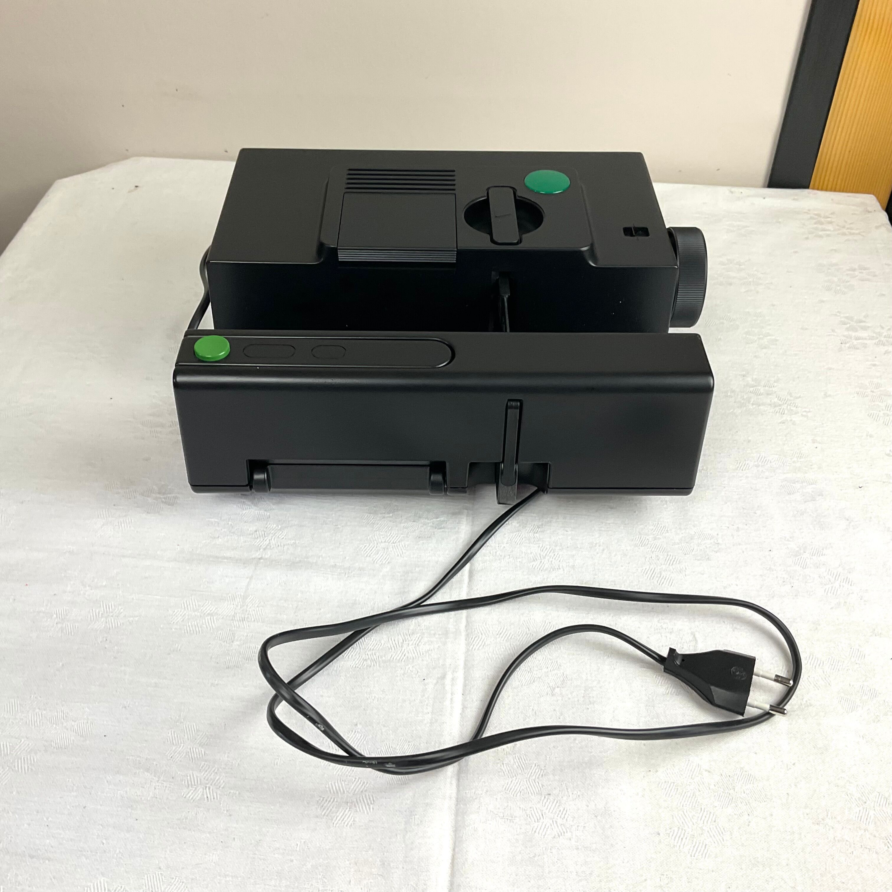 Reflecta AF 1800 slide projector + slide lockers