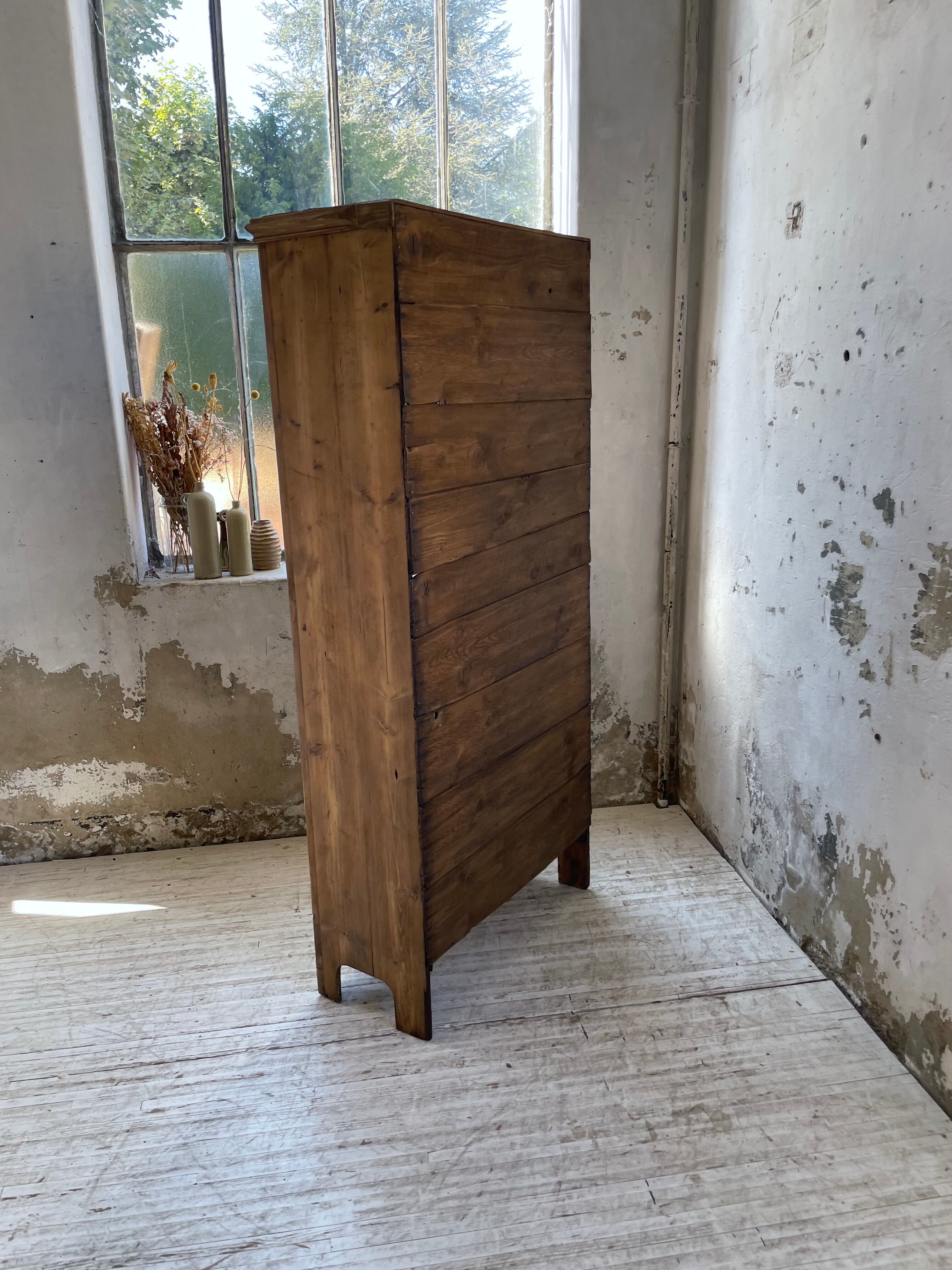 Library bonnetière pine