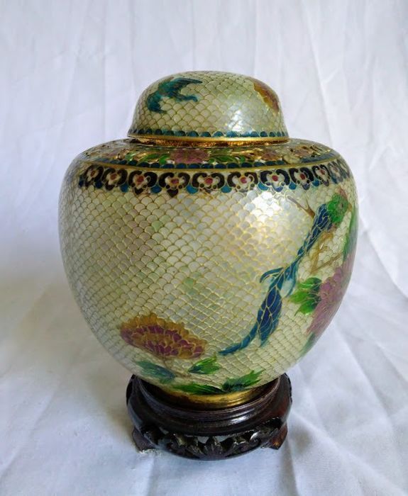 Openwork plique-à-jour enamel pot - 1920 to 1949 - China