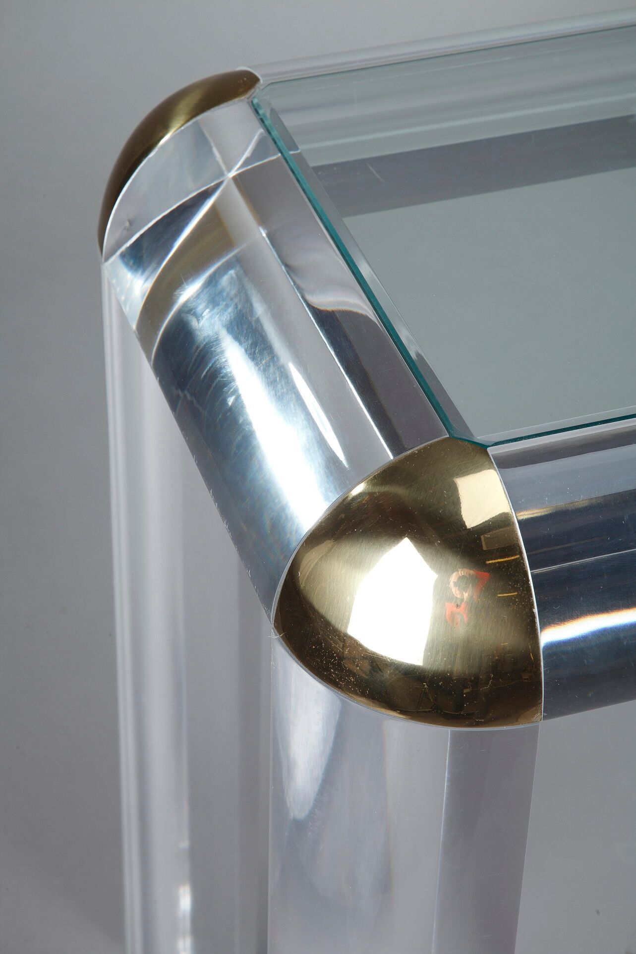 Console en plexiglas et laiton, maison roméo