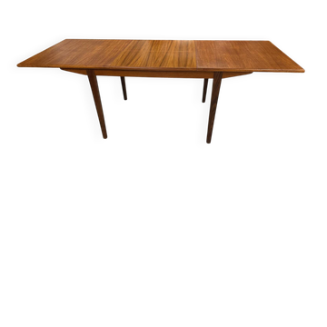Large extendable Scandinavian table in vintage teak from the 1970s.