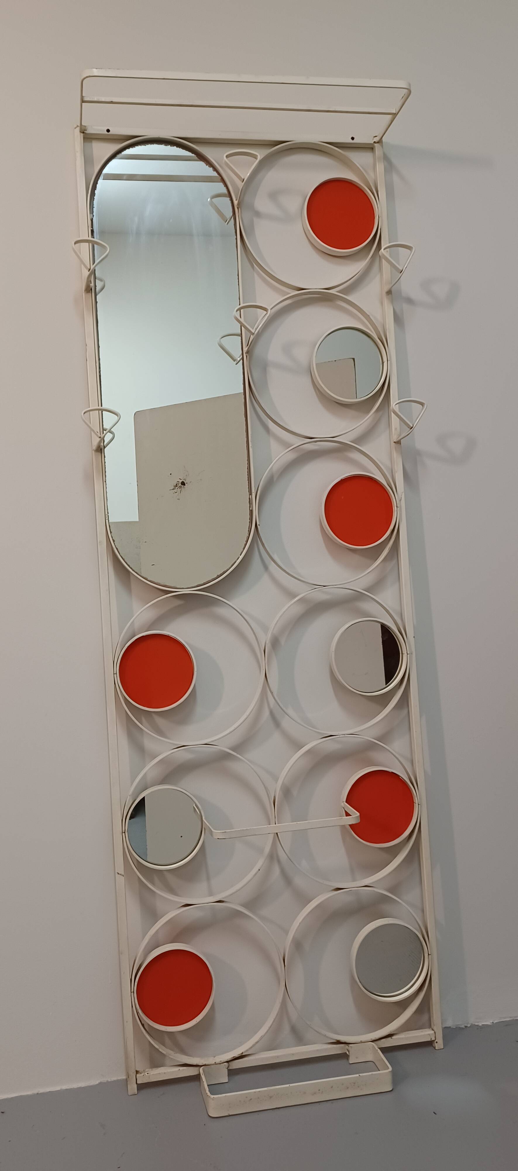 Wall-mounted locker room, 70'S