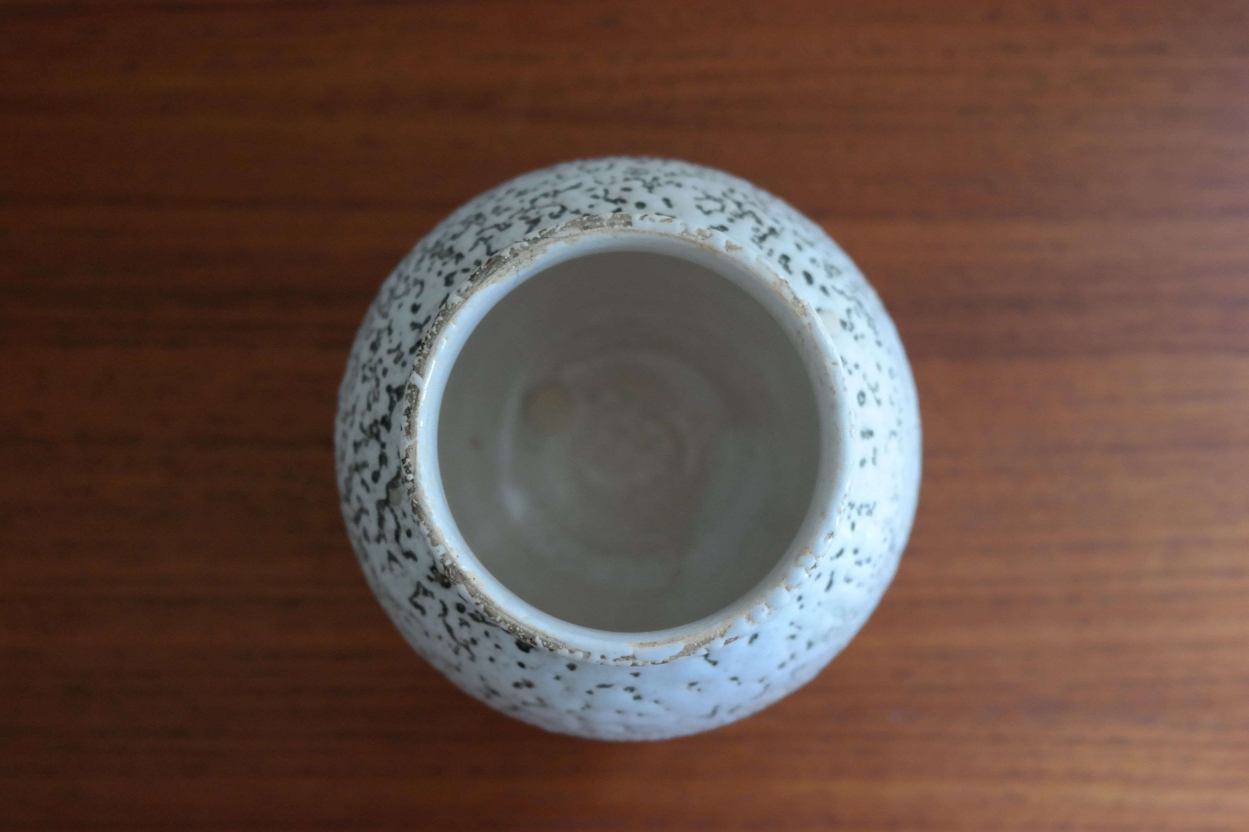 Small vase ball enamelled white